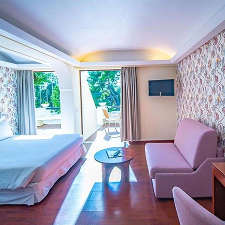 Ramada Loutraki Poseidon Resort Eksteriør bilde