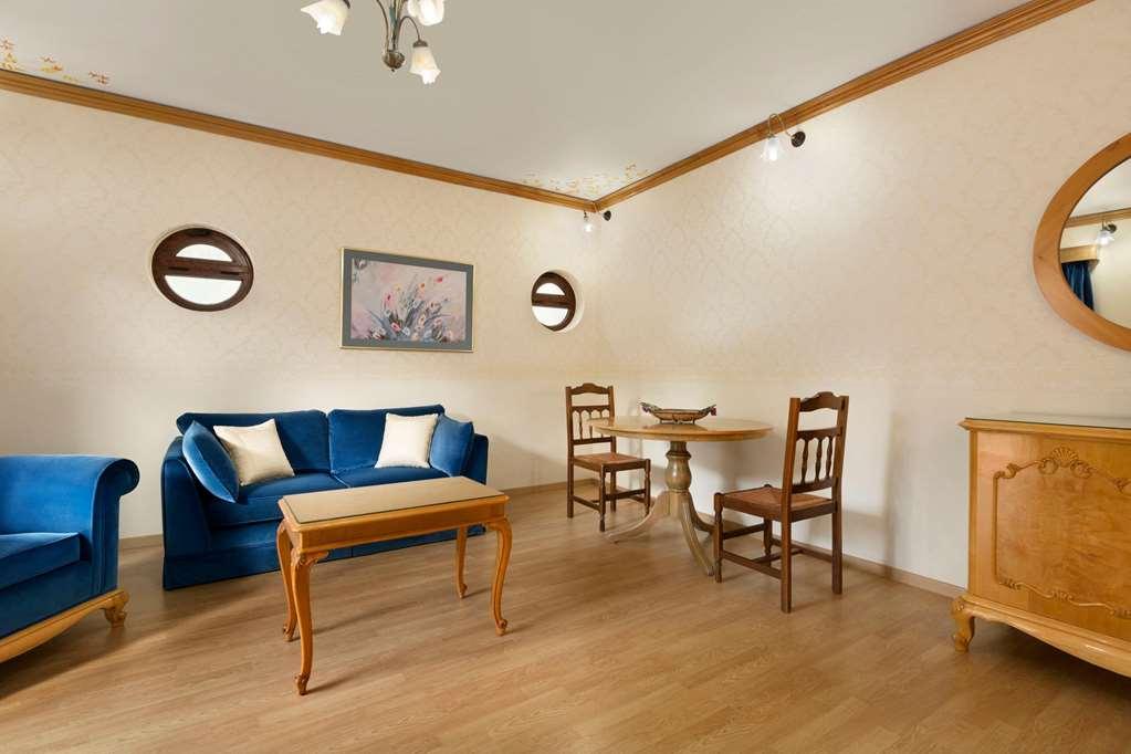 Ramada Loutraki Poseidon Resort Rom bilde