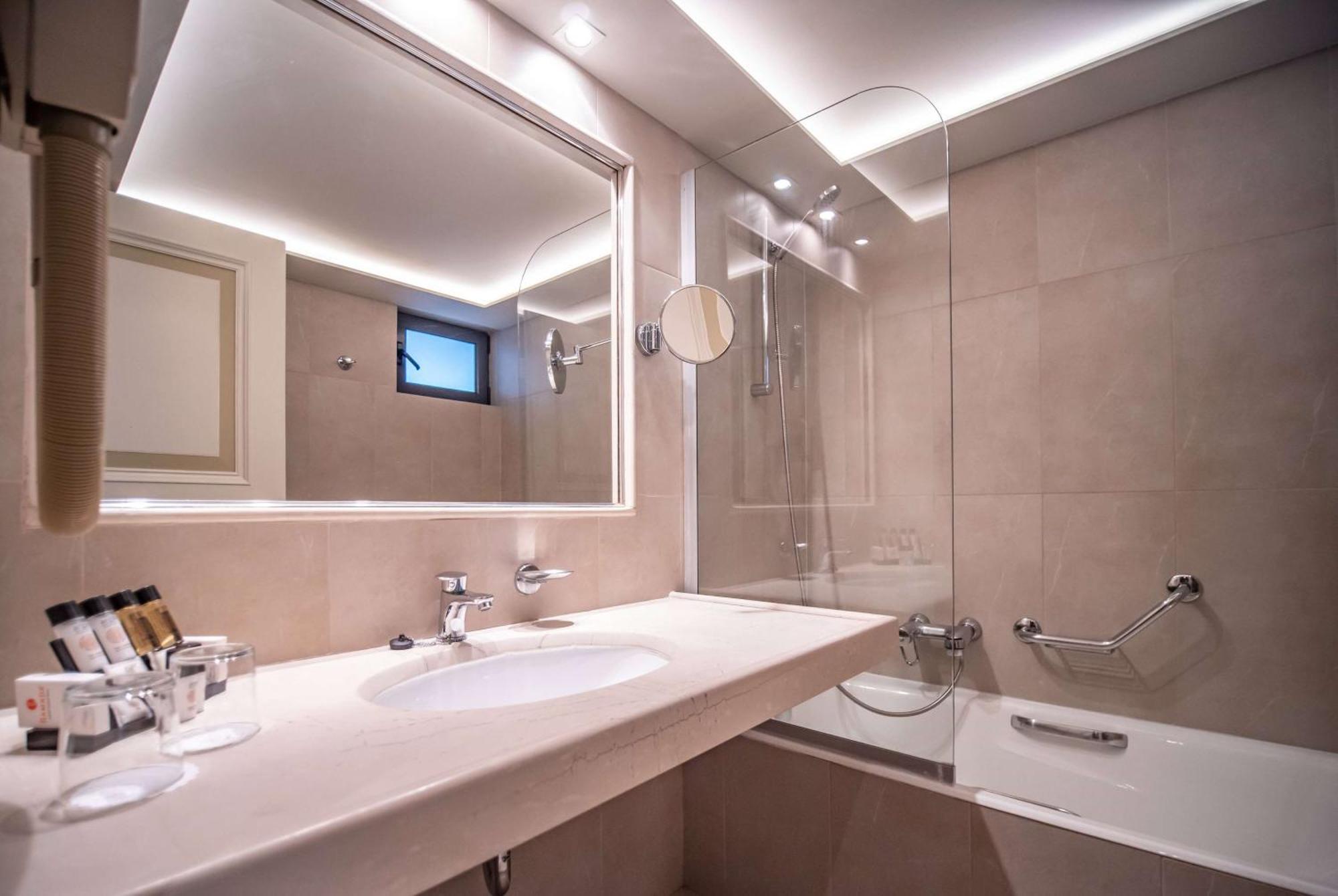 Ramada Loutraki Poseidon Resort Eksteriør bilde