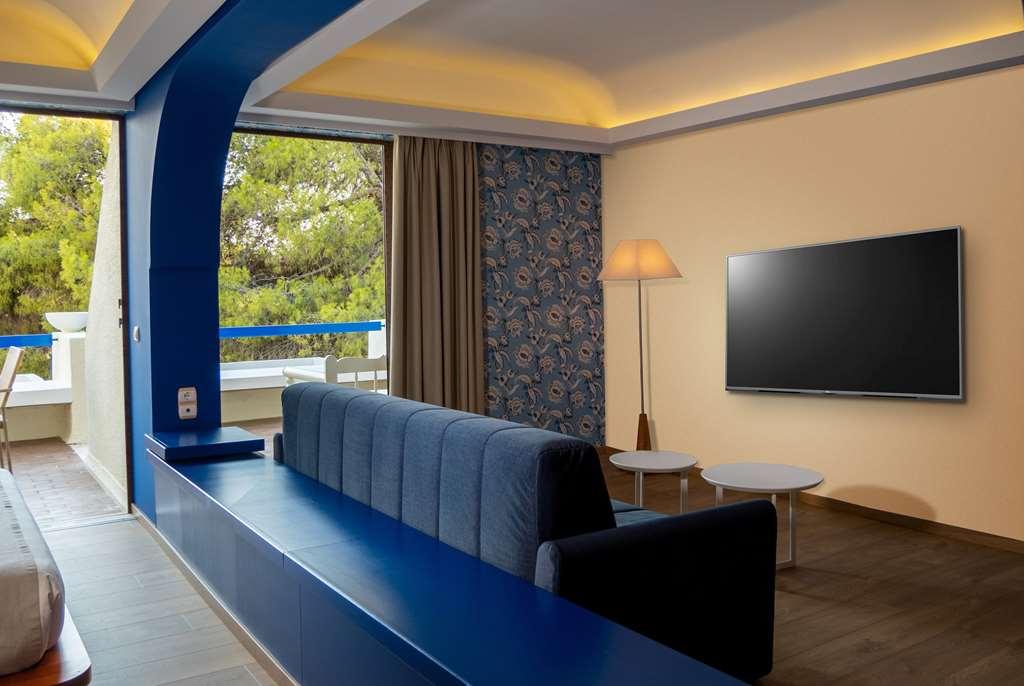 Ramada Loutraki Poseidon Resort Rom bilde